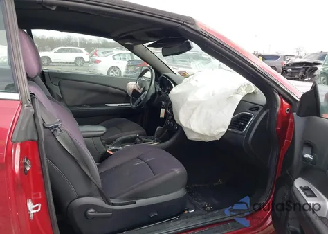 2013 Chrysler 200 Touring z USA, uszkodzony, nr VIN 1C3BCBEG3DN706782